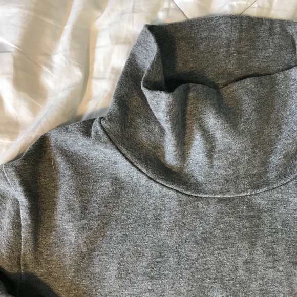 F21 cropped long-sleeve turtle neck - Picture 2 of 3